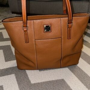 Dooney & Burke purse never used